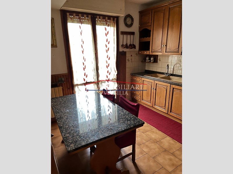 Appartamento in Vendita a Massa, zona Romagnano, 165'000€, 110 m², arredato, con Box