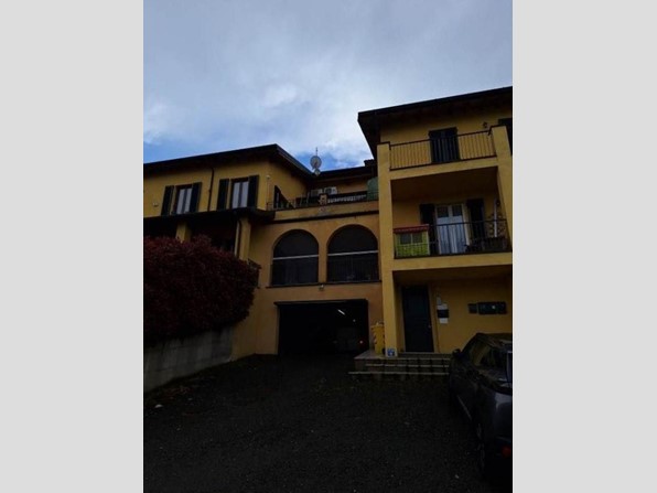 Trilocale in Vendita a Stradella, zona Casamassimini, 30'600&euro;, 107 m²