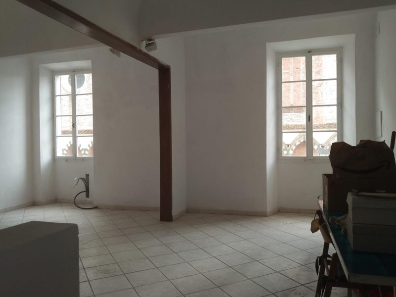 Immobile commerciale in Affitto a Prato, 1'300€, 90 m²