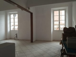 Immobile commerciale in Affitto a Prato, 1'300€, 90 m²