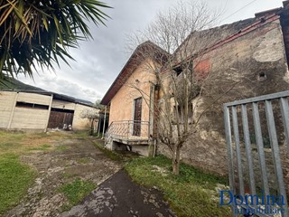 Casa Indipendente in Vendita a Massa, zona Turano, 280'000&euro;, 250 m²