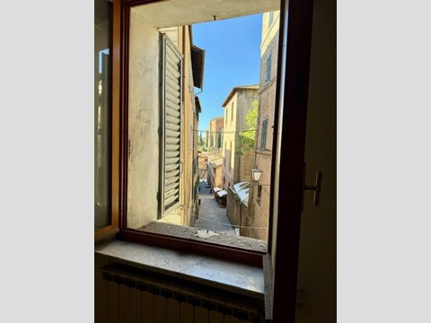 Appartamento in Vendita a Siena, 410'000€, 155 m²