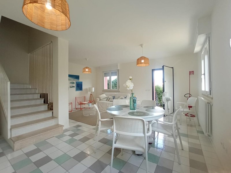 Casa Indipendente in Affitto a Arcola, 2'000€, 200 m², arredato