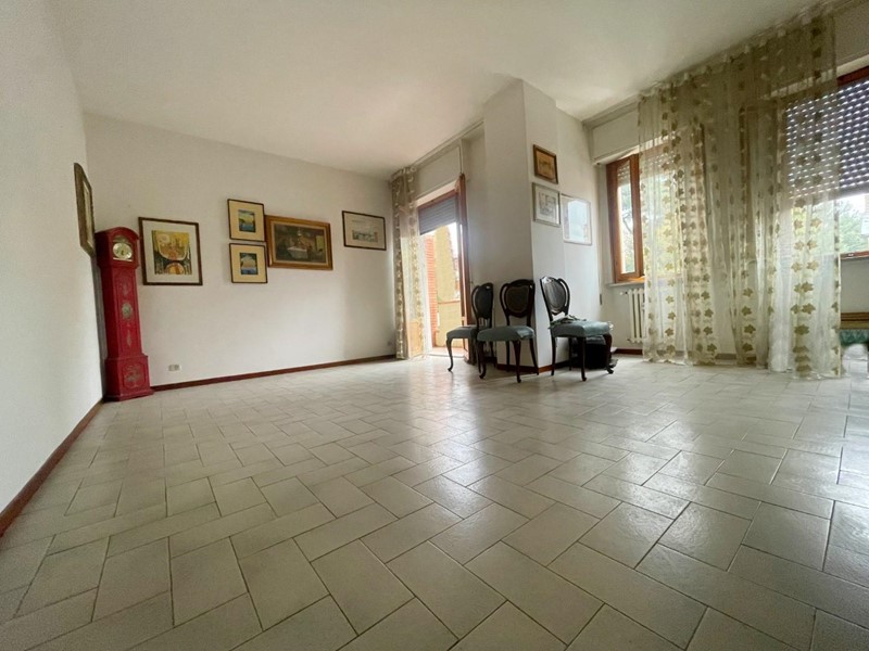 Trilocale in Vendita a Poggibonsi, 155'000€, 83 m², con Box
