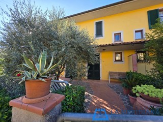 Casa Indipendente in Vendita a Lamporecchio, 285'000€, 140 m², arredato