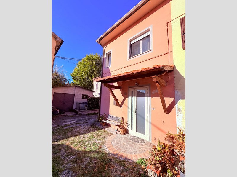 Casa Indipendente in Vendita a Cascina, 190'000&euro;, 110 m², arredato