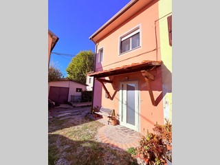 Casa Indipendente in Vendita a Cascina, 190'000&euro;, 110 m², arredato