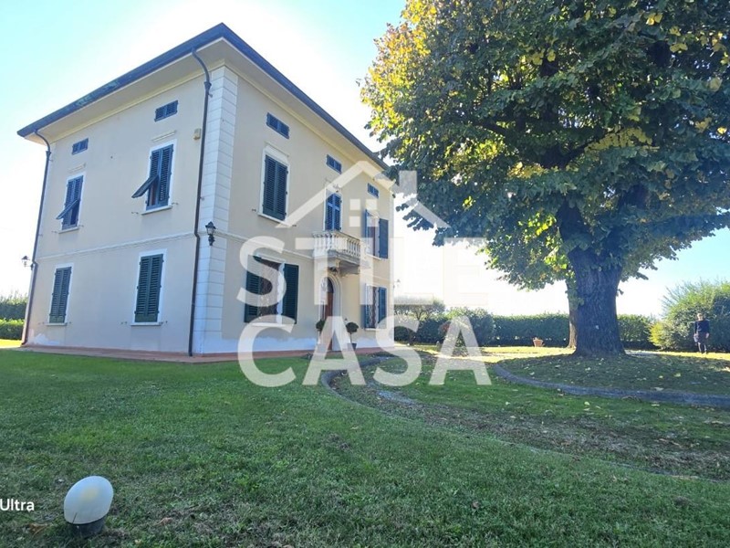 Villa in Vendita a Fucecchio, zona Querce, 480'000&euro;, 290 m²