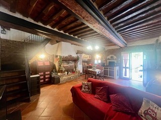 Casa Indipendente in Vendita a Crespina Lorenzana, 95'000&euro;, 78 m², arredato