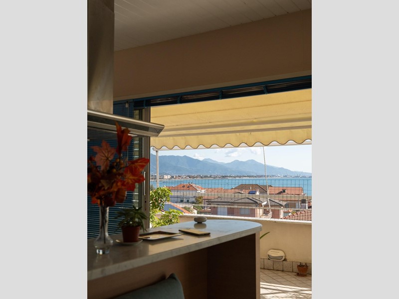 Attico in Vendita a Ameglia, zona Fiumaretta, 560'000&euro;, 94 m², arredato, con Box