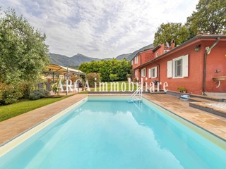 Casa di corte in Vendita a Camaiore, 720'000&euro;, 145 m², arredato, con Box