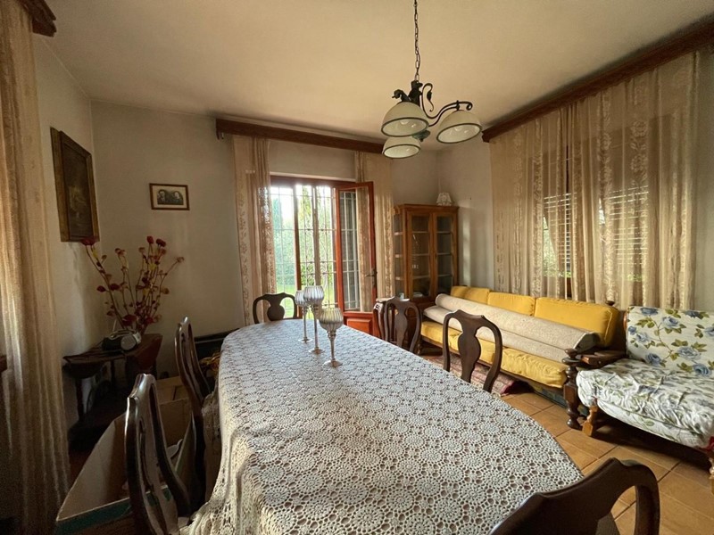 Villa in Vendita a Porcari, zona Pineta, 360'000&euro;, 180 m², arredato, con Box