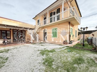 Casa Semi Indipendente in Vendita a Castelfranco di Sotto, 270'000&euro;, 180 m², con Box