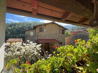 Casa Semi Indipendente in Vendita a Capannori, zona Sant'Andrea di Compito, 235'000&euro;, 120 m², arredato