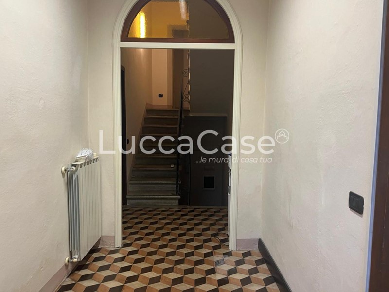 Ufficio in Affitto a Lucca, zona San Marco, 1'500&euro;, 100 m²