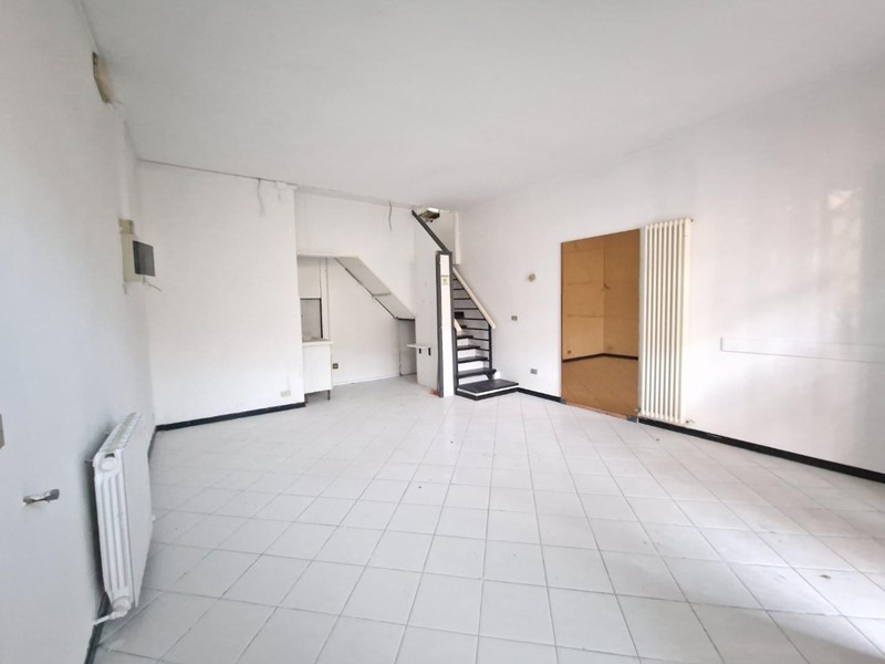 Immobile commerciale in Vendita a Carrara, zona Marina di Carrara, 99'000&euro;, 40 m²