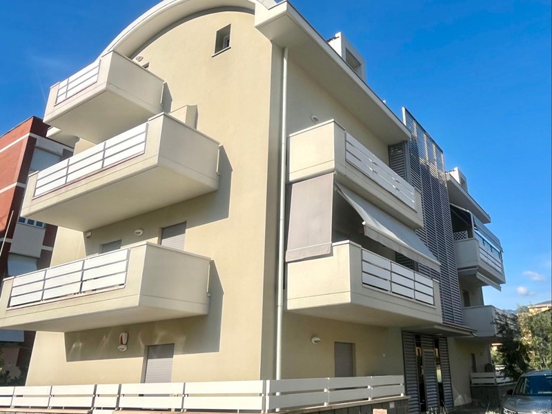 Trilocale in Vendita a Carrara, zona Avenza, 250'000&euro;, 83 m²