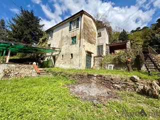 Casale in Vendita a Massa, zona San Carlo, 390'000&euro;, 210 m²
