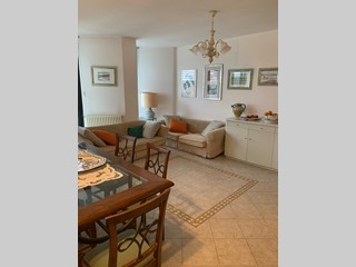 Trilocale in Vendita a Forte dei Marmi, 520'000€, 85 m², arredato, con Box