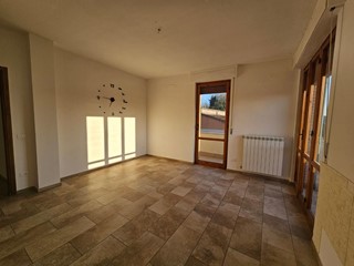 Appartamento in Vendita a Collesalvetti, 185'000&euro;, 110 m², con Box