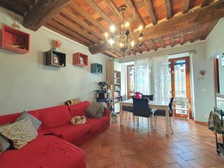 Trilocale in Vendita a Lucca, zona San Concordio Contrada, 210'000€, 70 m², arredato