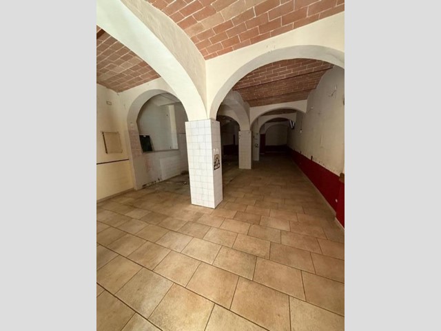 Immobile commerciale in Vendita a Siena, 420'000&euro;, 229 m²