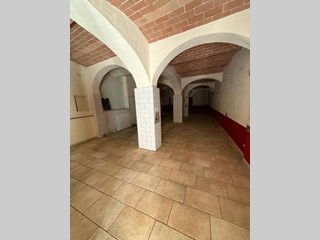 Immobile commerciale in Vendita a Siena, 420'000&euro;, 229 m²