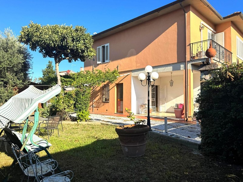Casa Indipendente in Vendita a Cascina, zona Zambra, 380'000&euro;, 120 m²