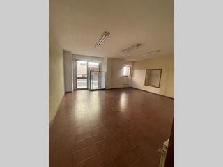 Immobile commerciale in Vendita a Montalcino, 100'000€, 77 m²