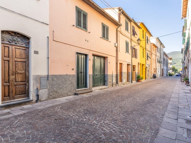 Appartamento in Vendita a Cascina, 160'000&euro;, 90 m², con Box