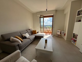 Appartamento in Vendita a Siena, 440'000€, 120 m², arredato, con Box