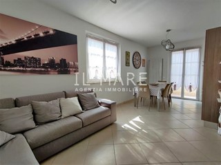 Appartamento in Vendita a Massa, zona Ronchi, 320'000€, 85 m², arredato
