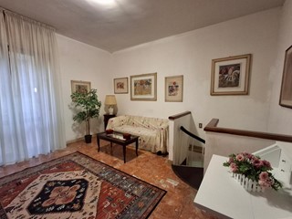 Appartamento in Vendita a Empoli, 250'000&euro;, 110 m², con Box