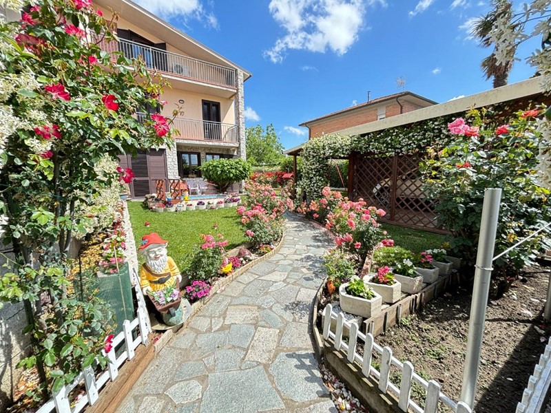 Villetta a schiera in Vendita a Cascina, zona San Lorenzo a Pagnatico, 360'000&euro;, 160 m², con Box