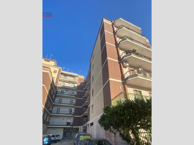 Appartamento in Affitto a Lecce, 850€, 150 m²