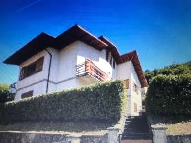 Villa bifamiliare in Vendita a Abetone Cutigliano, 85'475€, 233 m²