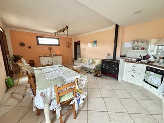 Appartamento in Vendita a San Miniato, zona Corazzano, 170'000&euro;, 90 m², con Box