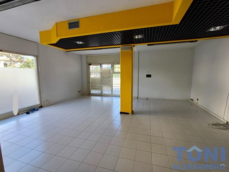 Immobile commerciale in Vendita a Empoli, 280'000&euro;, 300 m²