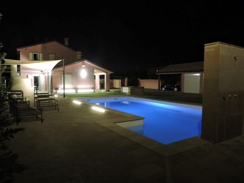 Villa in Vendita a Castelnuovo Magra, zona Molicciara, 590'000€, 200 m², arredato, con Box