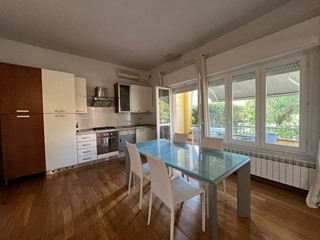 Villa bifamiliare in Vendita a Camaiore, zona Lido di Camaiore, 590'000&euro;, 120 m², arredato