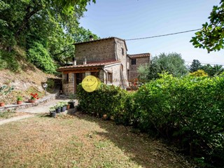 Casale in Vendita a Greve in Chianti, 270'000€, 108 m²