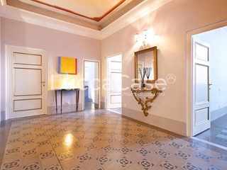 Appartamento in Vendita a Lucca, 980'000€, 170 m², arredato