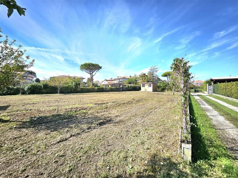 Terreno agricolo in Vendita a Massa, zona Marina di Massa, 105'000€, 1340 m²