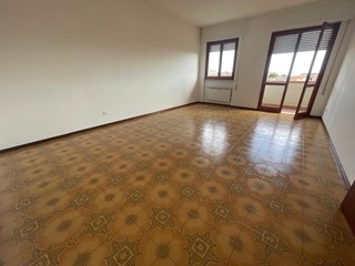 Quadrilocale in Vendita a Carrara, zona Marina di Carrara, 210'000&euro;, 98 m², con Box