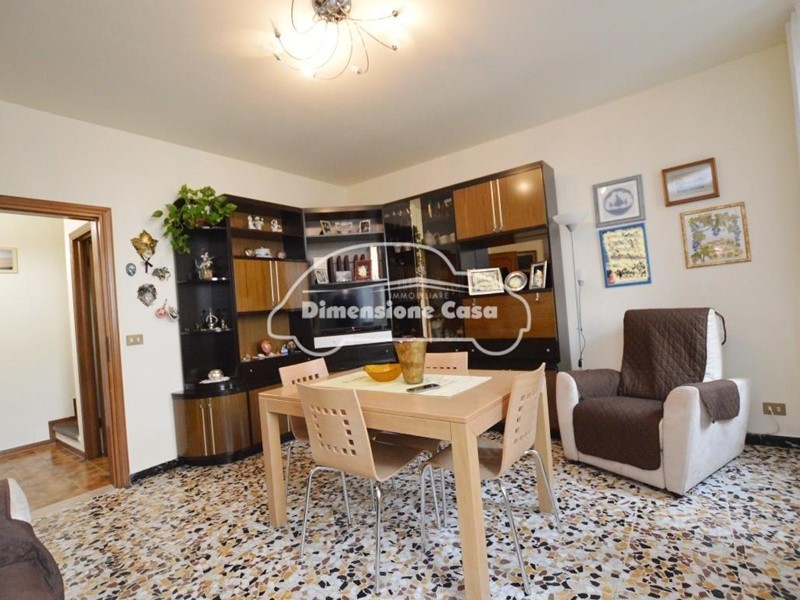 Casa Indipendente in Vendita a Lucca, zona Meati, 158'000&euro;, 130 m², con Box
