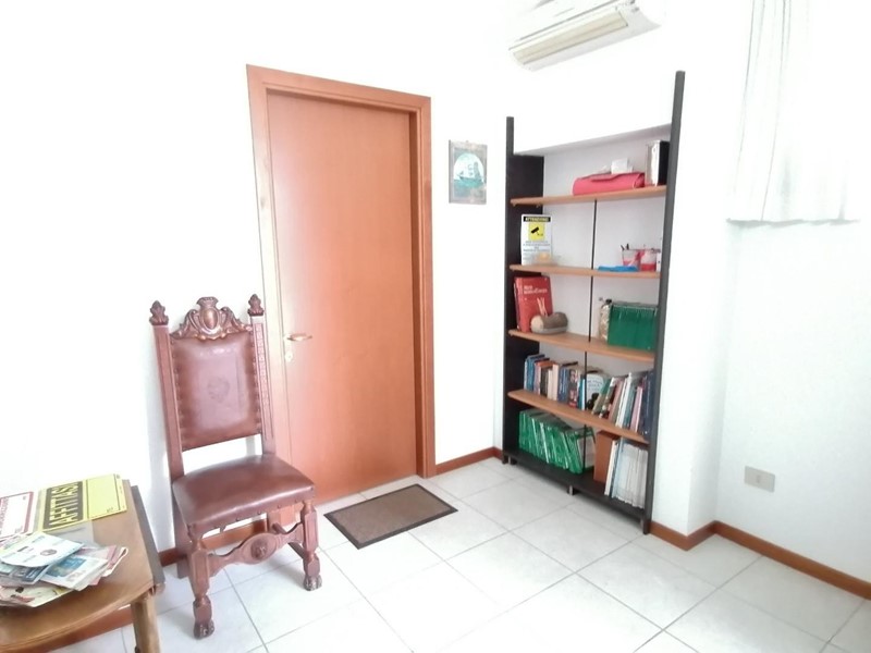 Ufficio in Vendita a Carrara, zona Avenza, 160'000&euro;, 80 m²