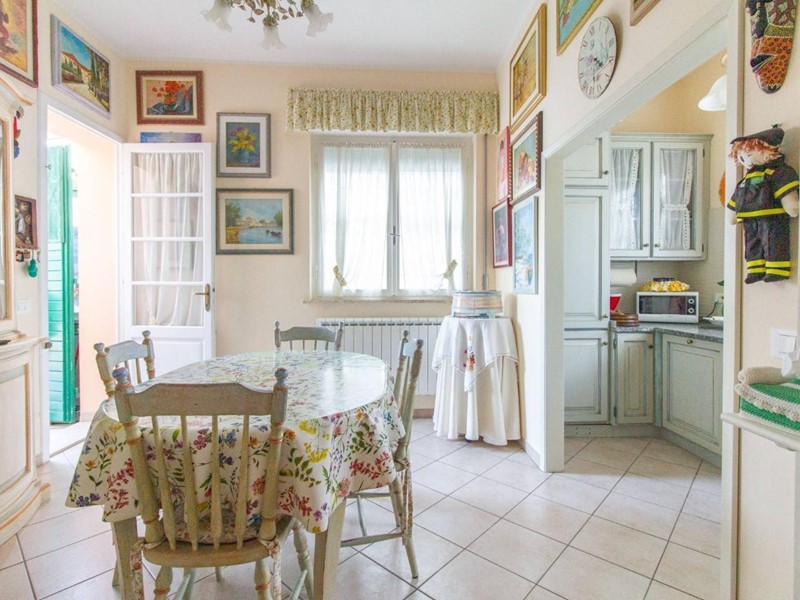 Casa Indipendente in Vendita a Cascina, 295'000&euro;, 100 m², con Box