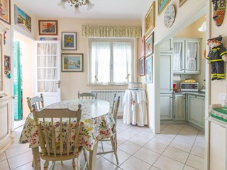 Casa Indipendente in Vendita a Cascina, 295'000&euro;, 100 m², con Box