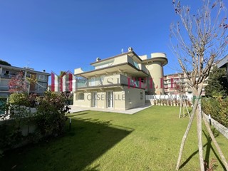 Appartamento in Vendita a Viareggio, 1'280'000&euro;, 120 m²