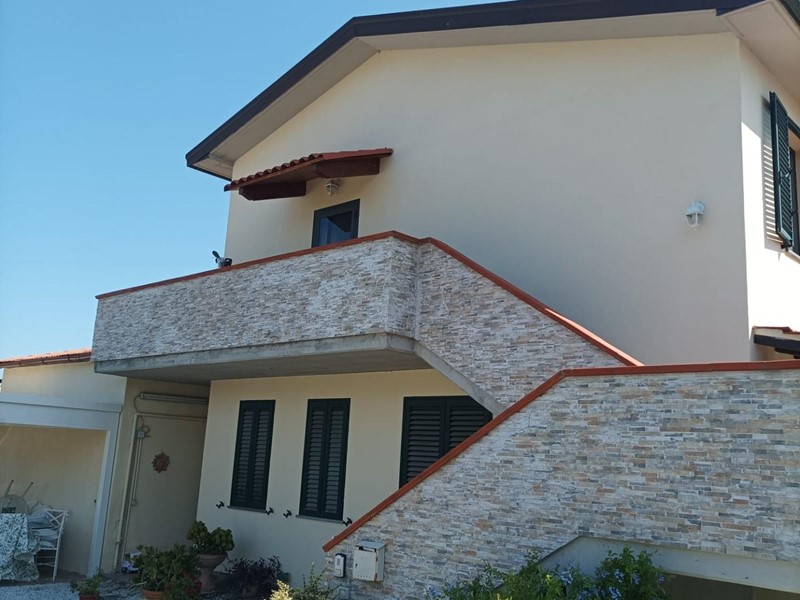 Casa Semi Indipendente in Vendita a Collesalvetti, zona Vicarello, 280'000&euro;, 90 m², arredato, con Box